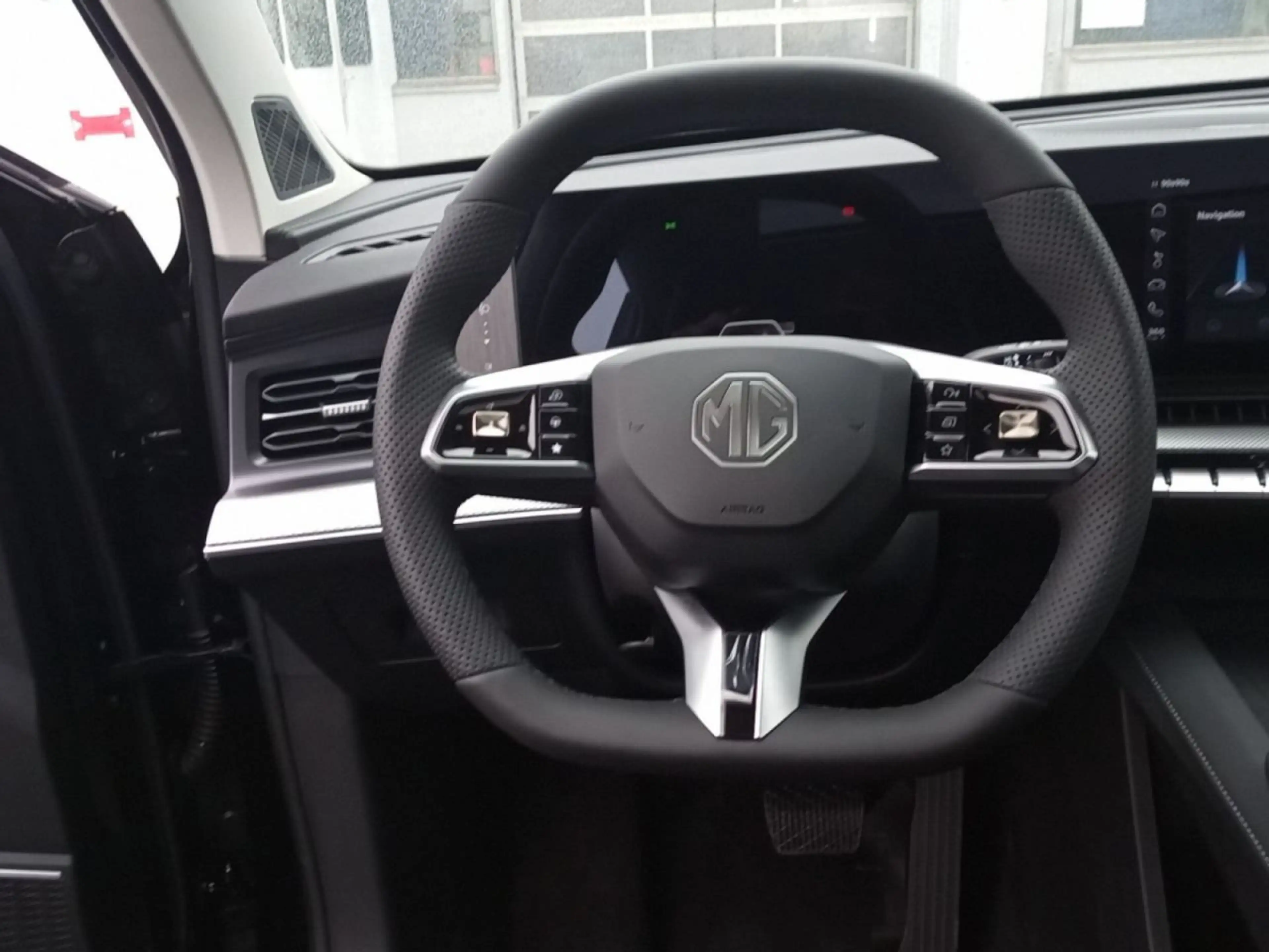 MG MGS9 PHEV Luxury — photo 12