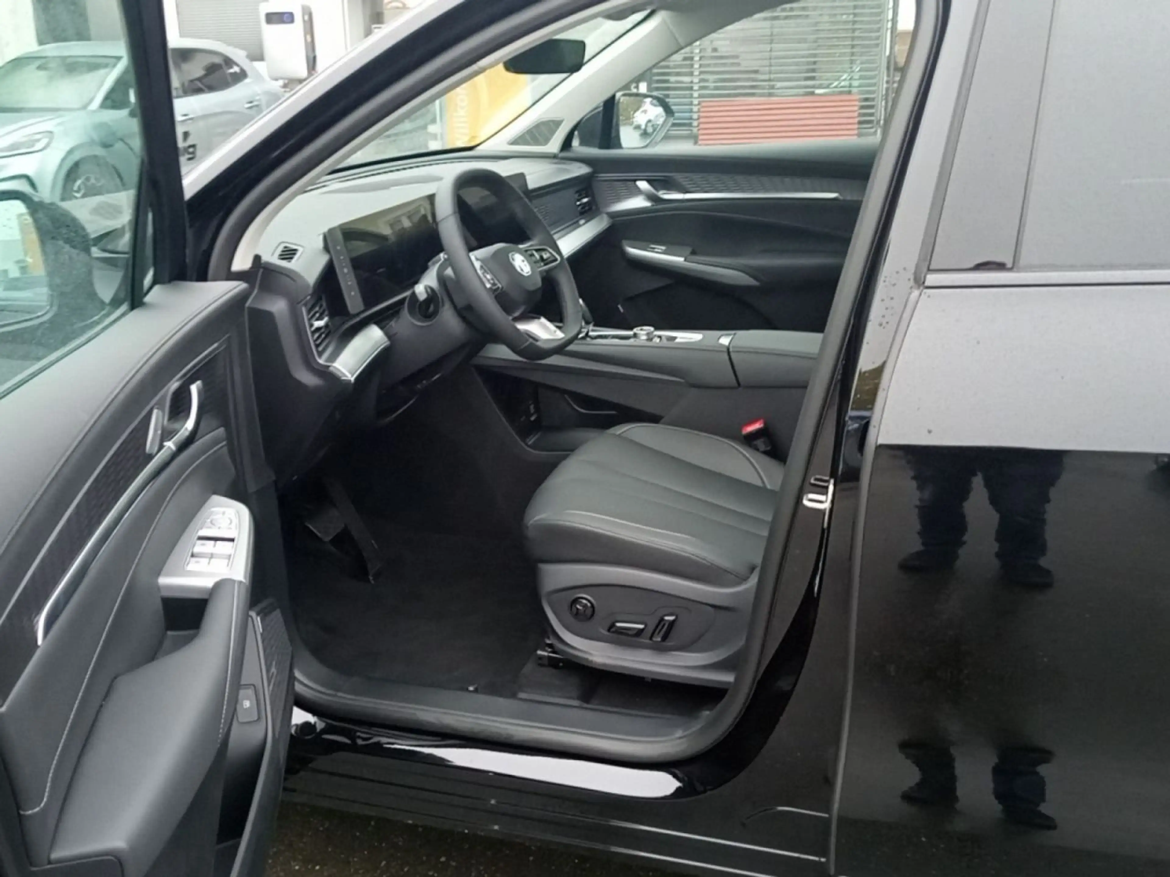 MG MGS9 PHEV Luxury — photo 9