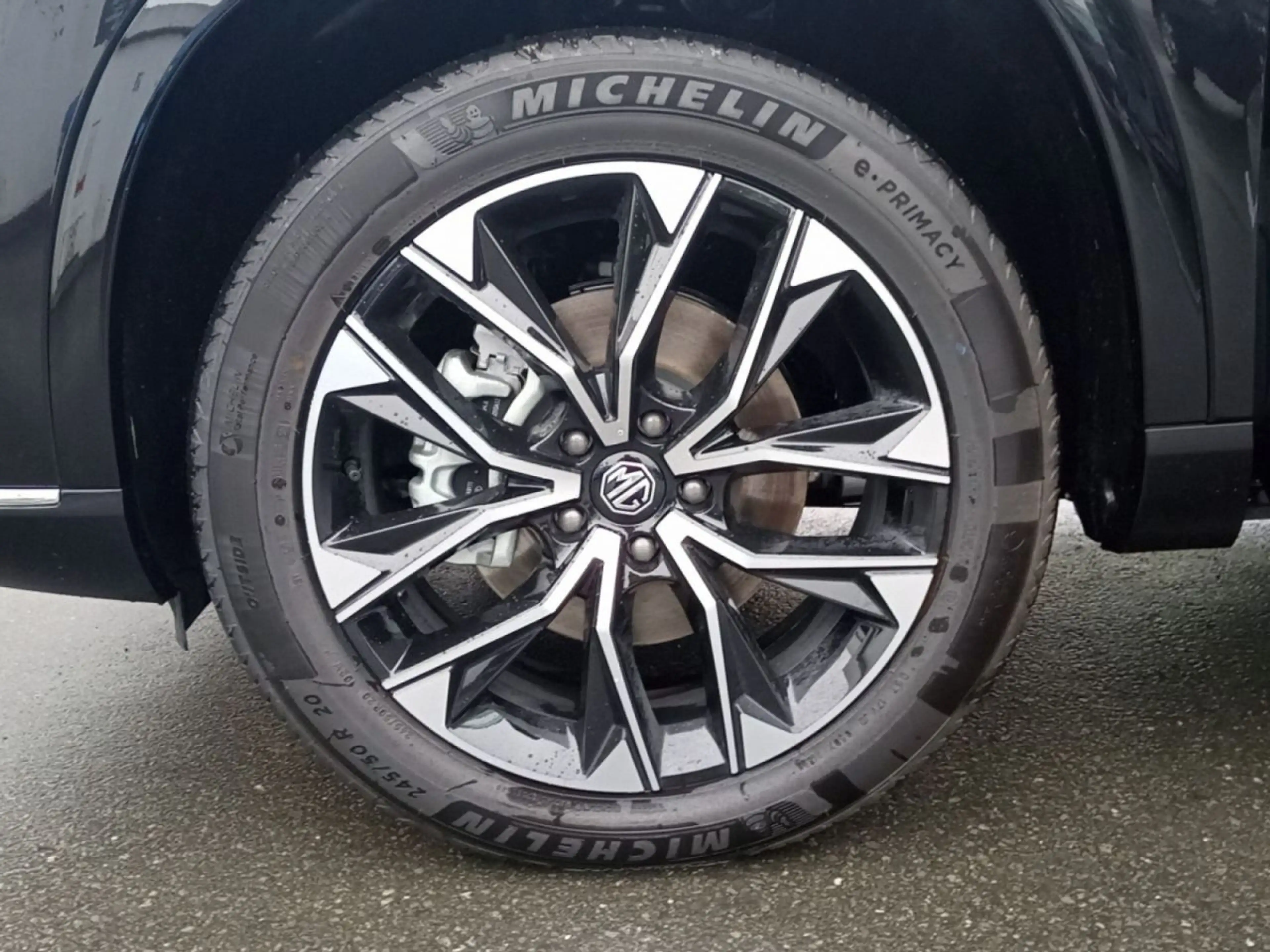 MG MGS9 PHEV Luxury — photo 14