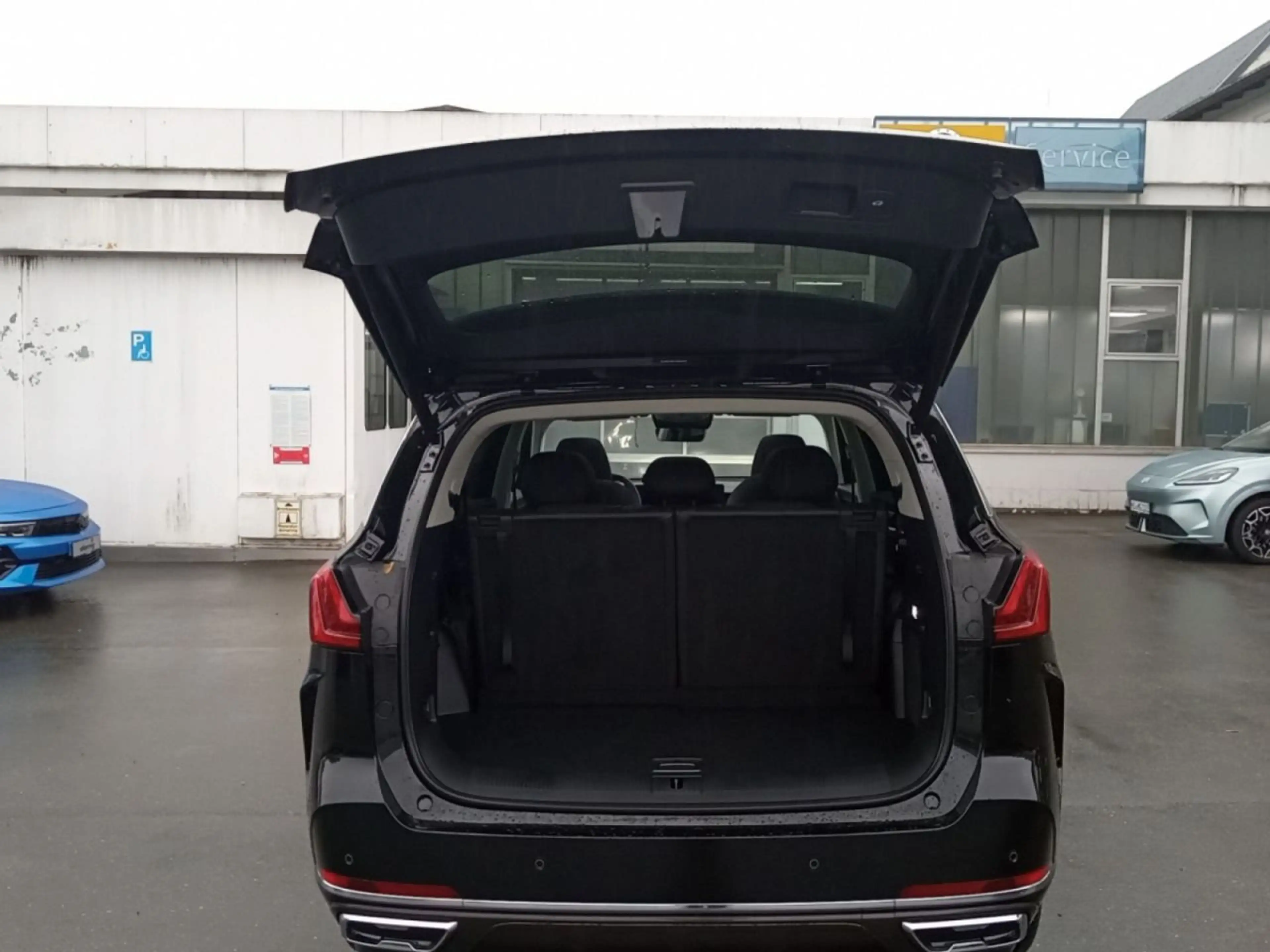 MG MGS9 PHEV Luxury — photo 8
