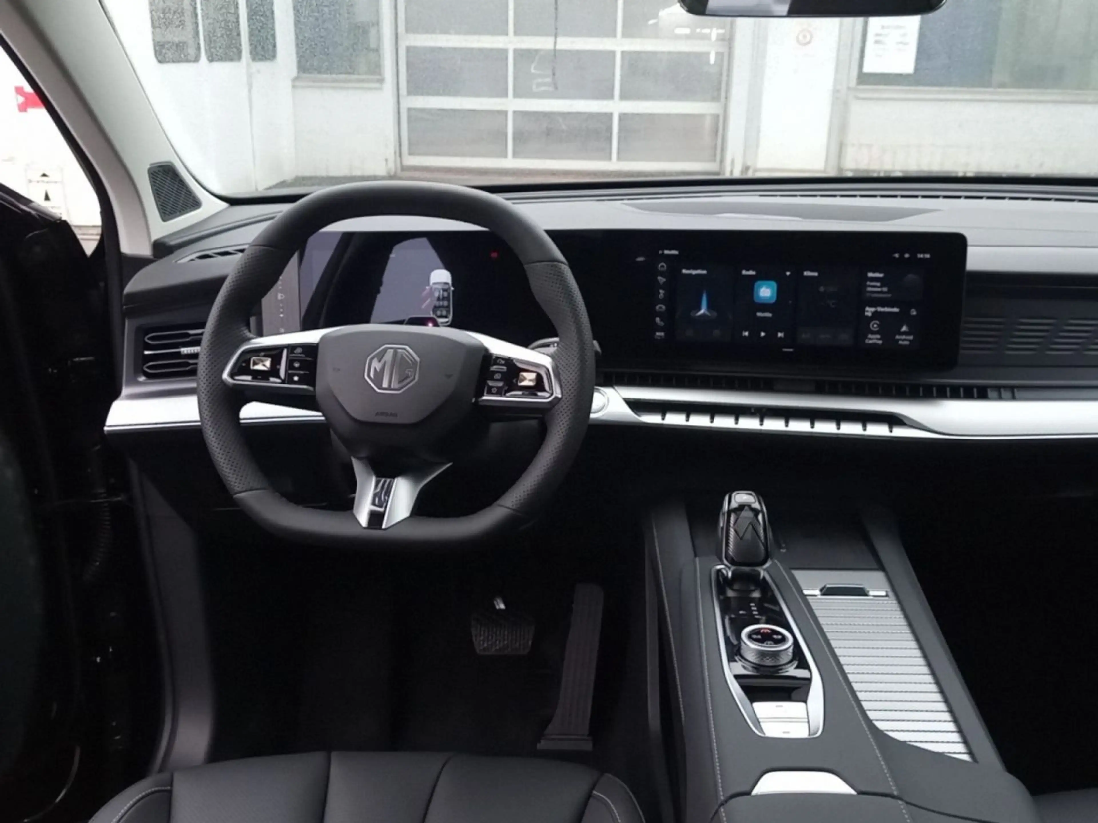 MG MGS9 PHEV Luxury — photo 11