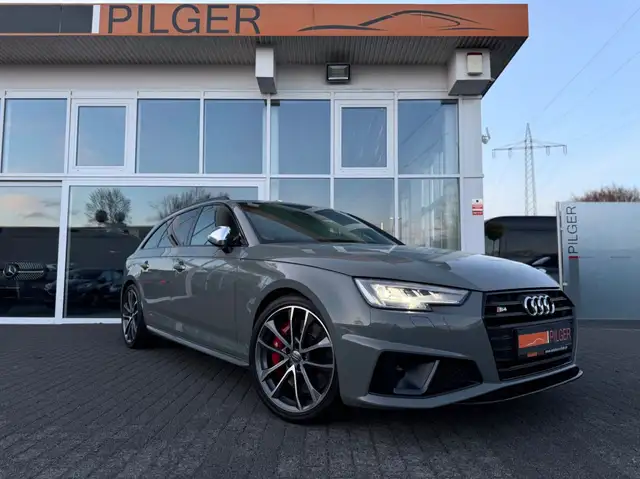 Audi S4 Avant Quattro HuD*B&O*Massage*Virtual*Schalen