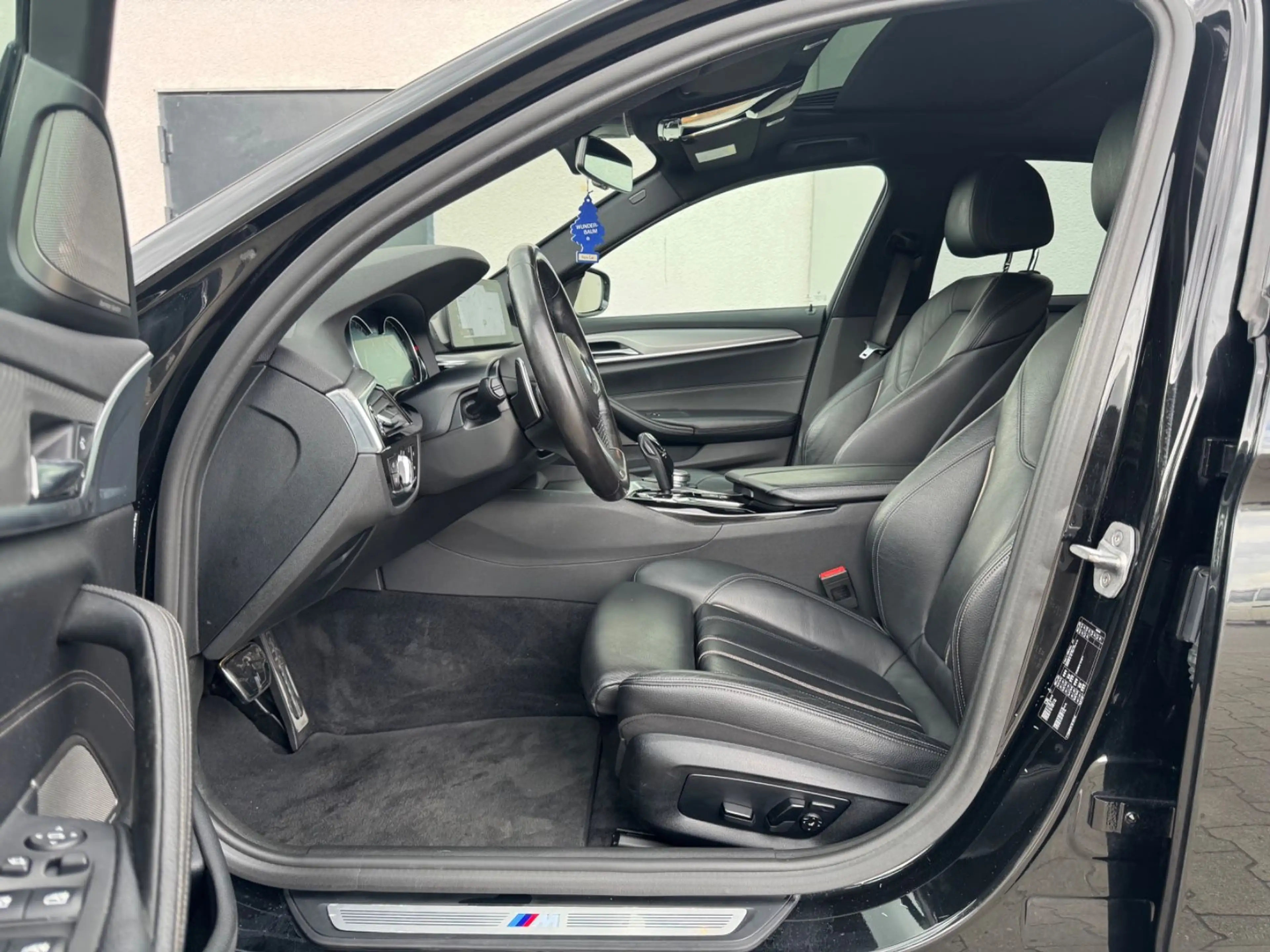 BMW 520 d M Sport Limo/HUD/PANO/H&K/360/LED — photo 13