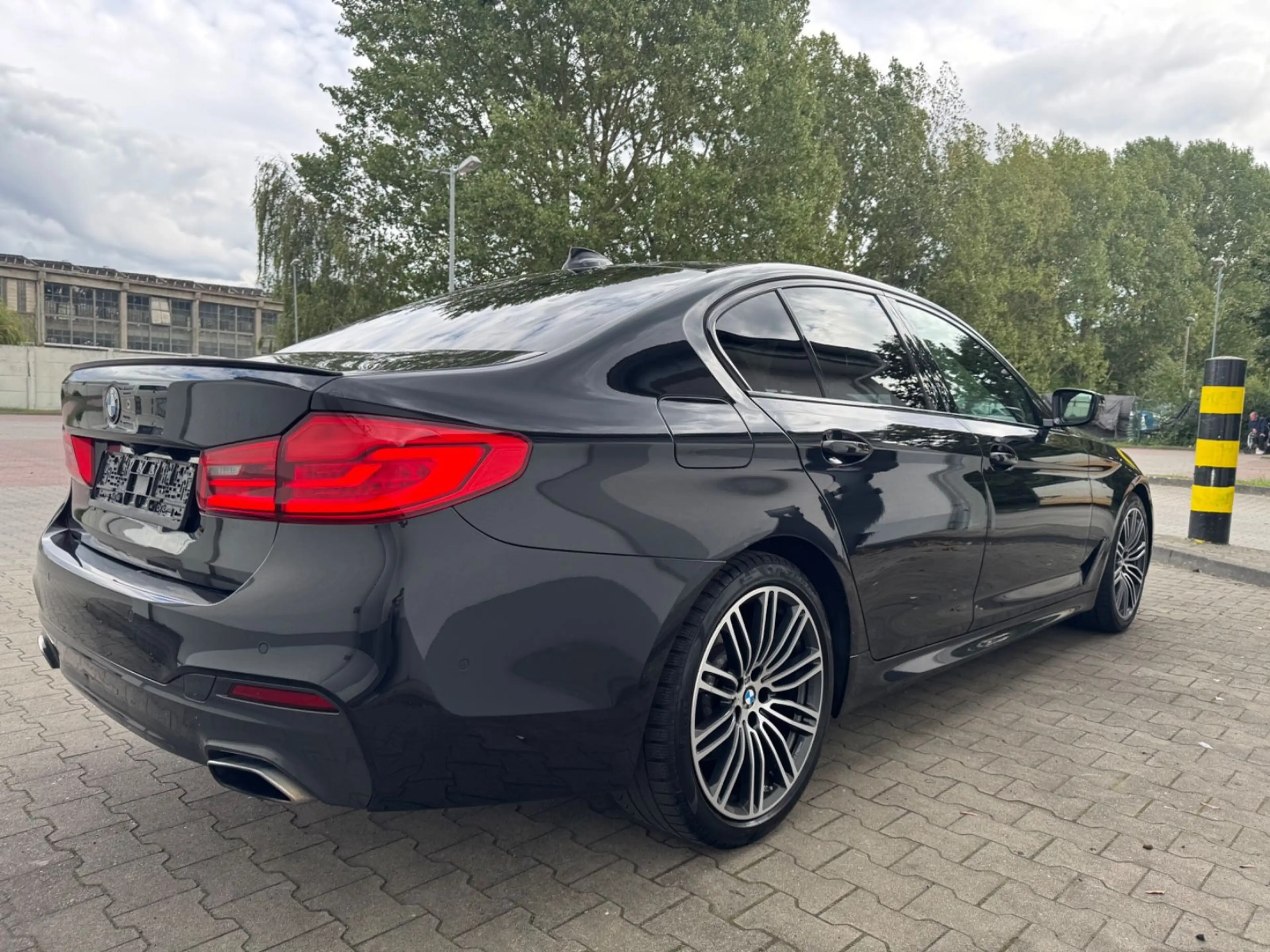 BMW 520 d M Sport Limo/HUD/PANO/H&K/360/LED — photo 11