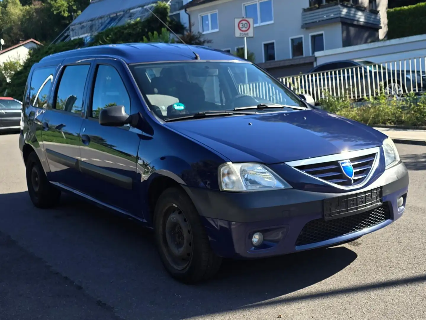 Dacia Logan Logan MCV 1.6 16V, Tüv Zahnr. Neu AHK Neu,Klima Blau - 1