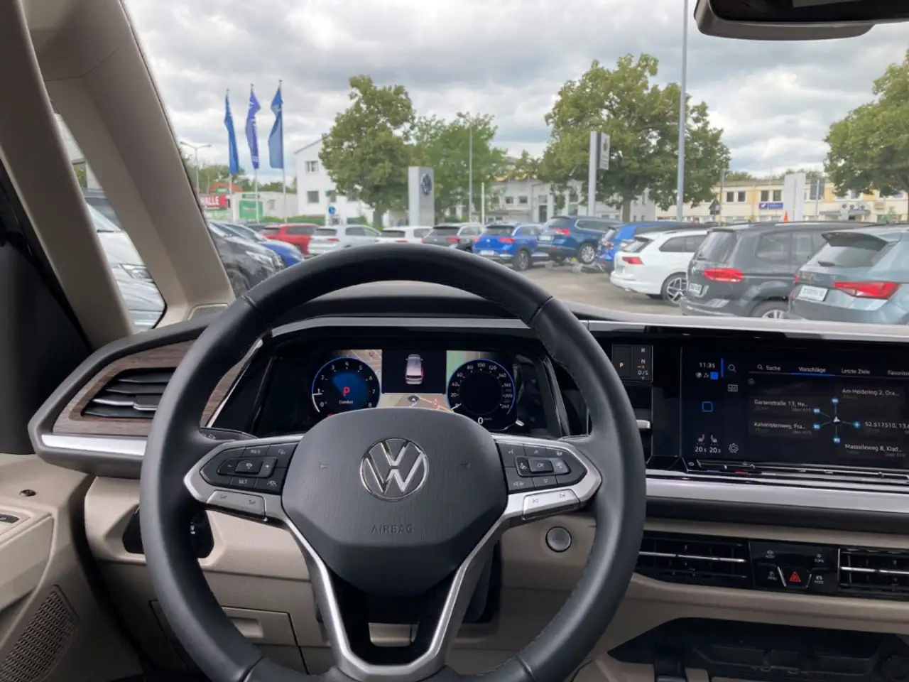 Volkswagen T7 Multivan Style 2,0 TSI DSG LÜ HUD StandHZG AHK-klappbar Pan 10