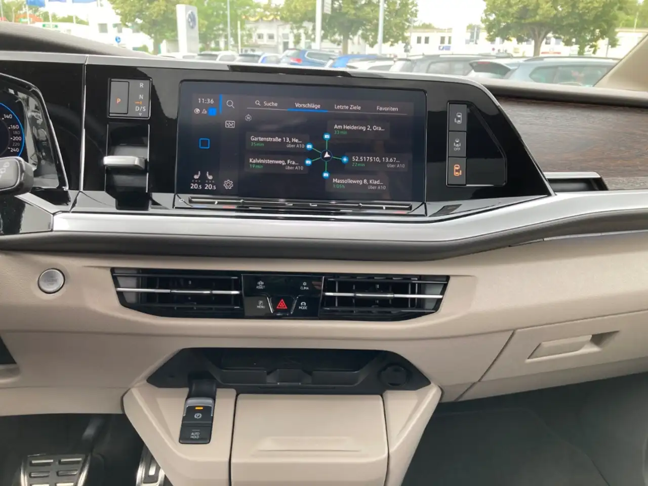 Volkswagen T7 Multivan Style 2,0 TSI DSG LÜ HUD StandHZG AHK-klappbar Pan 14