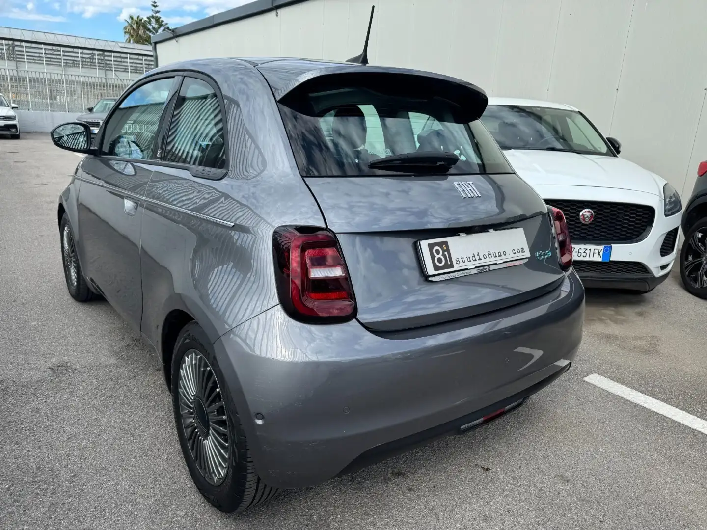 Fiat 500e Berlina 42 kWh Icon Grau - 2