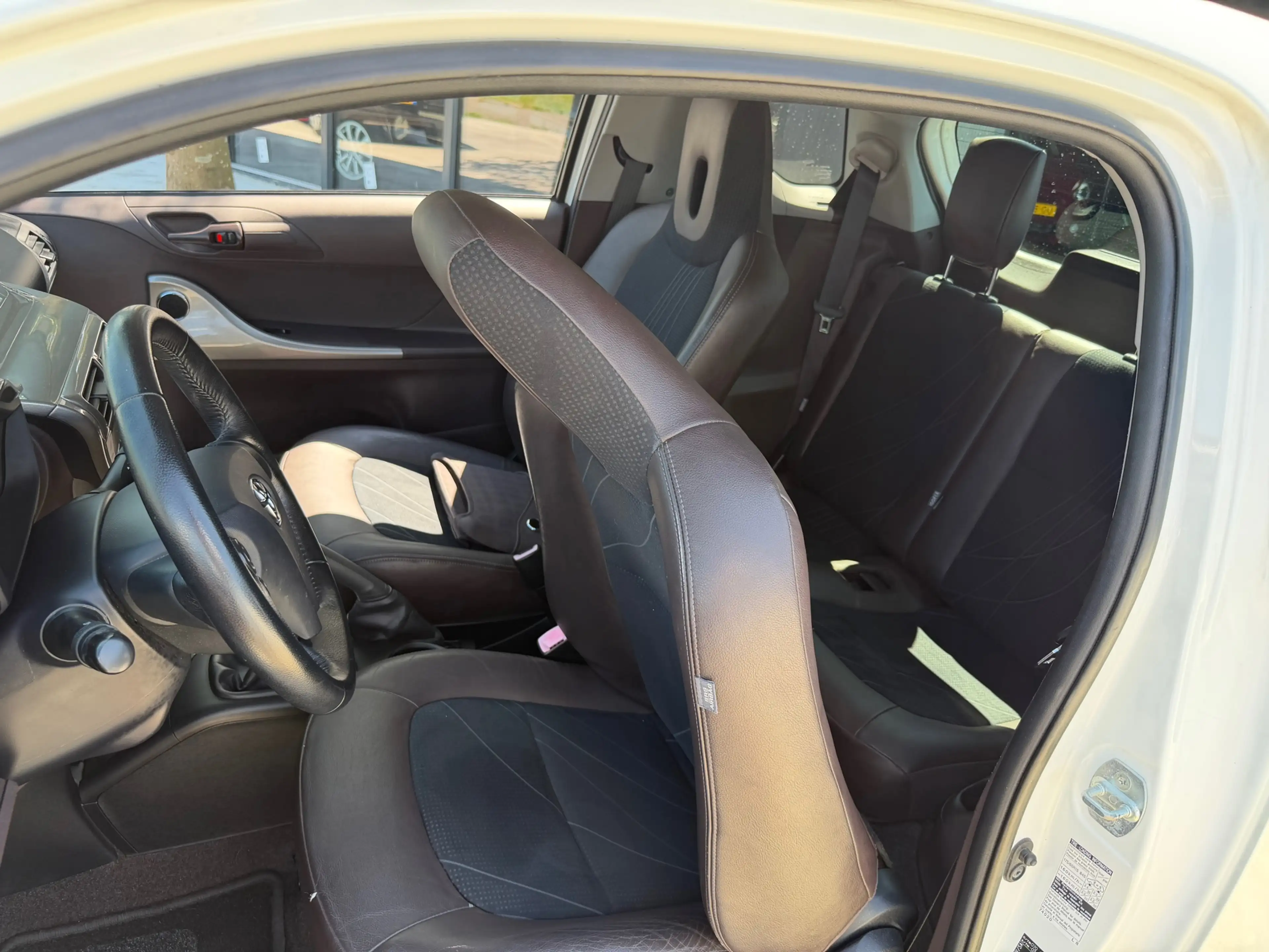Toyota iQ 1.0 VVTi Aspiration/ airco/NAP/half leer/Stoel ver — photo 7