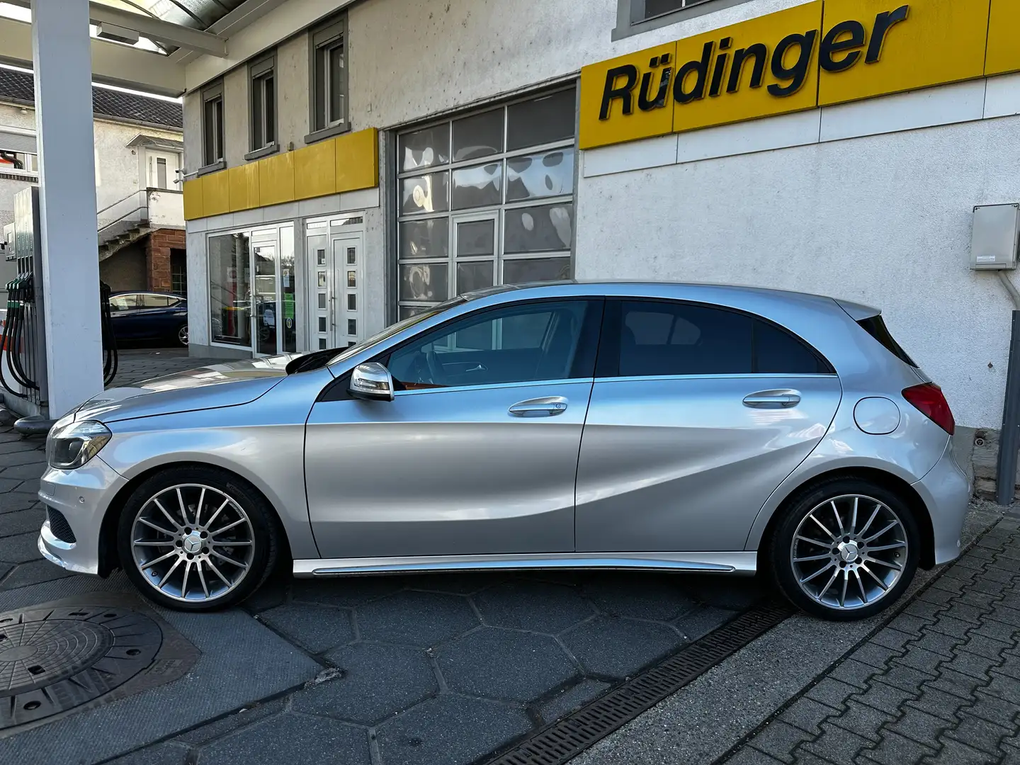 Mercedes-Benz A 200 A 200 AMG BlueEfficiency LEDER Bi-XENON PARAMETER Grau - 2