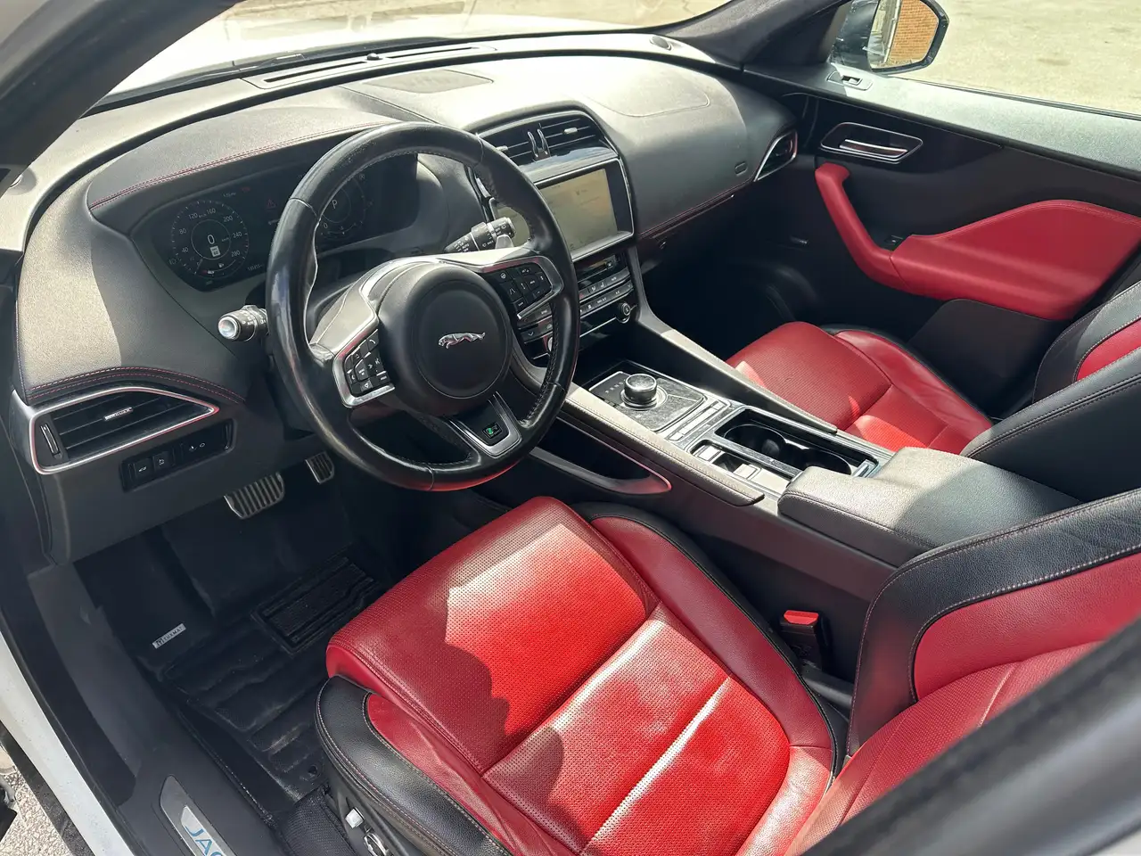 Jaguar F-Pace снимка Jaguar F-Pace