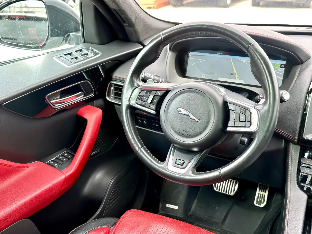 Jaguar F-Pace снимка Jaguar F-Pace