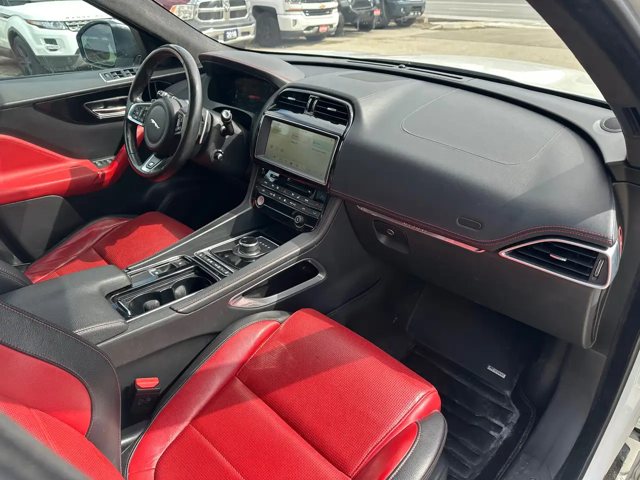 Jaguar F-Pace снимка Jaguar F-Pace