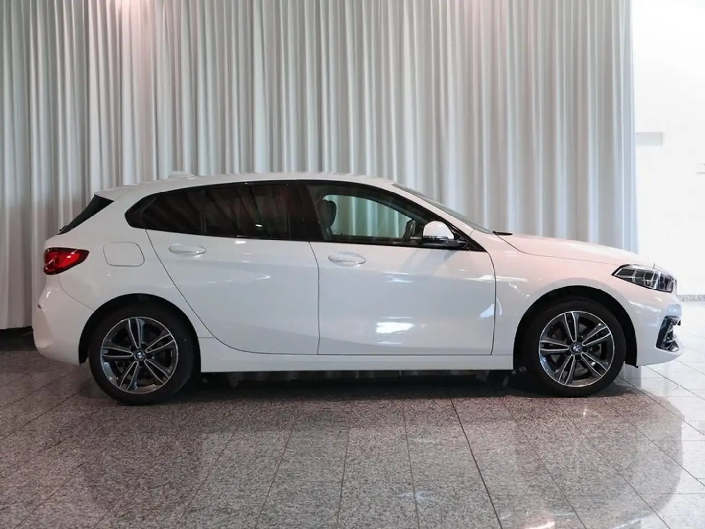 BMW 116 i SportLi. LED PDC SHZ BT USB Weiß - 2