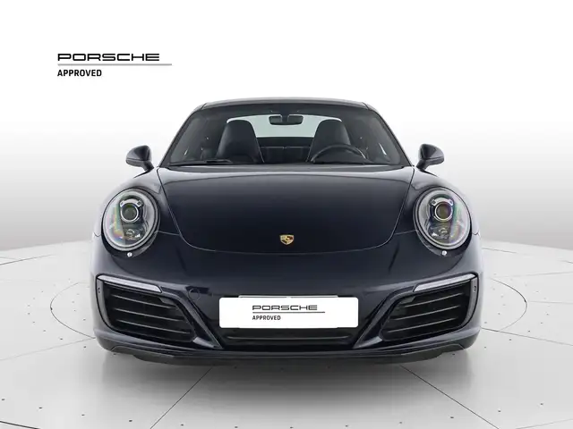Porsche 911 view 8