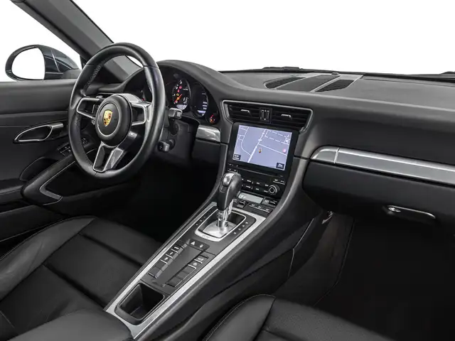 Porsche 911 view 10