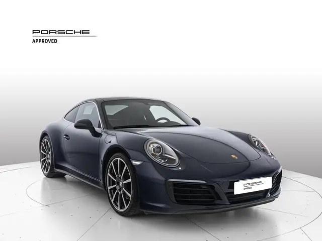 Porsche 911 view 7