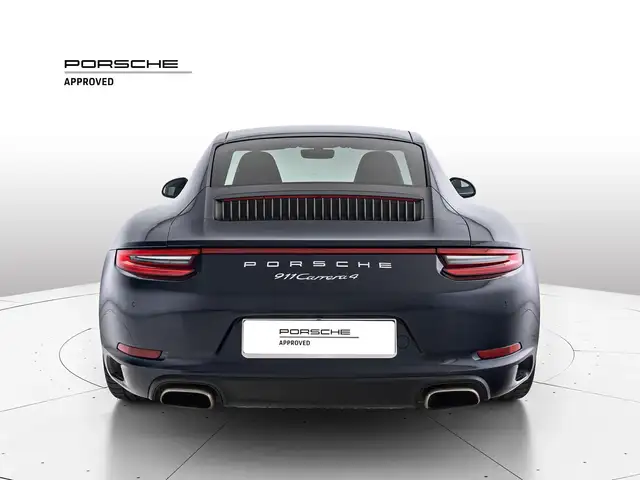 Porsche 911 view 4