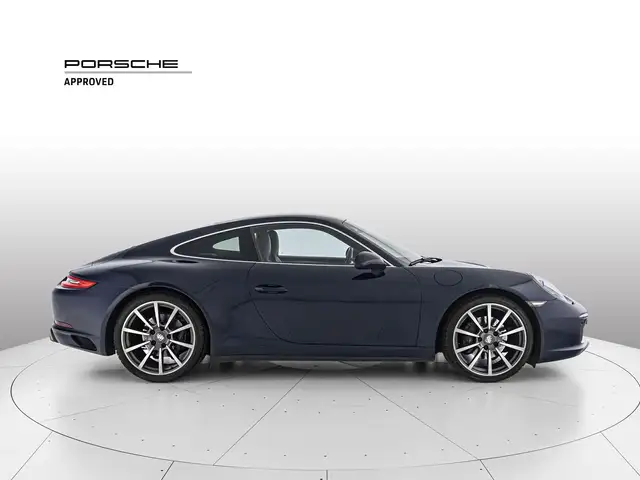Porsche 911 view 6