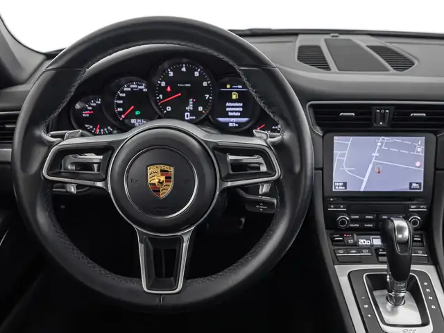 Porsche 911 view 11
