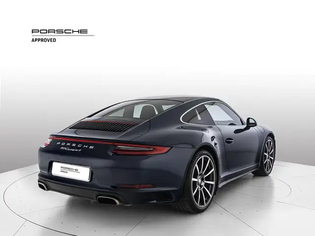 Porsche 911 view 5