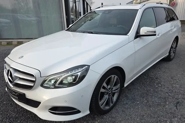 Mercedes-Benz E 250 T Edition 4Matic Schiebedach SHZ AHK LED
