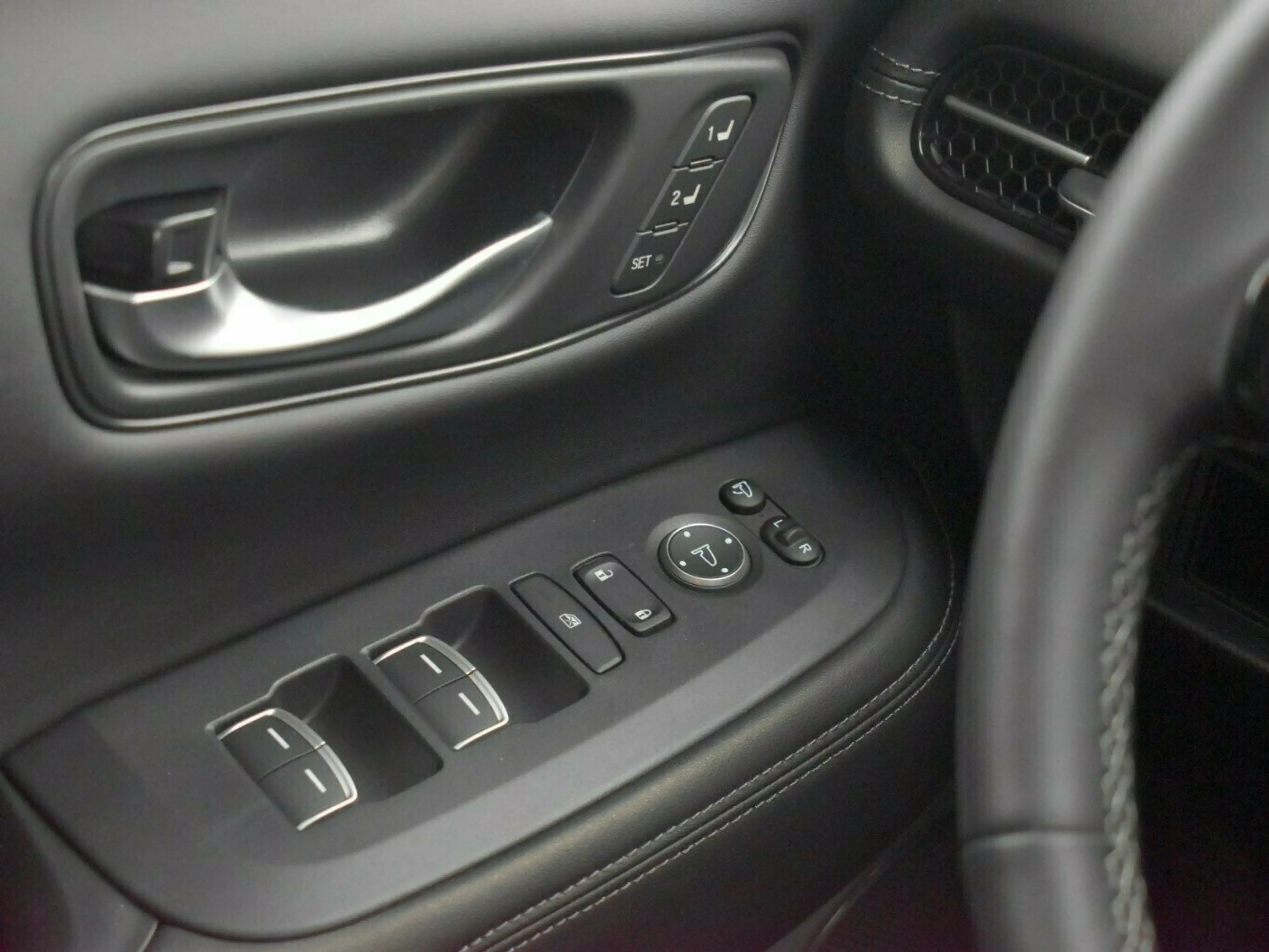 Honda ZR-V e:HEV Advance — photo 11