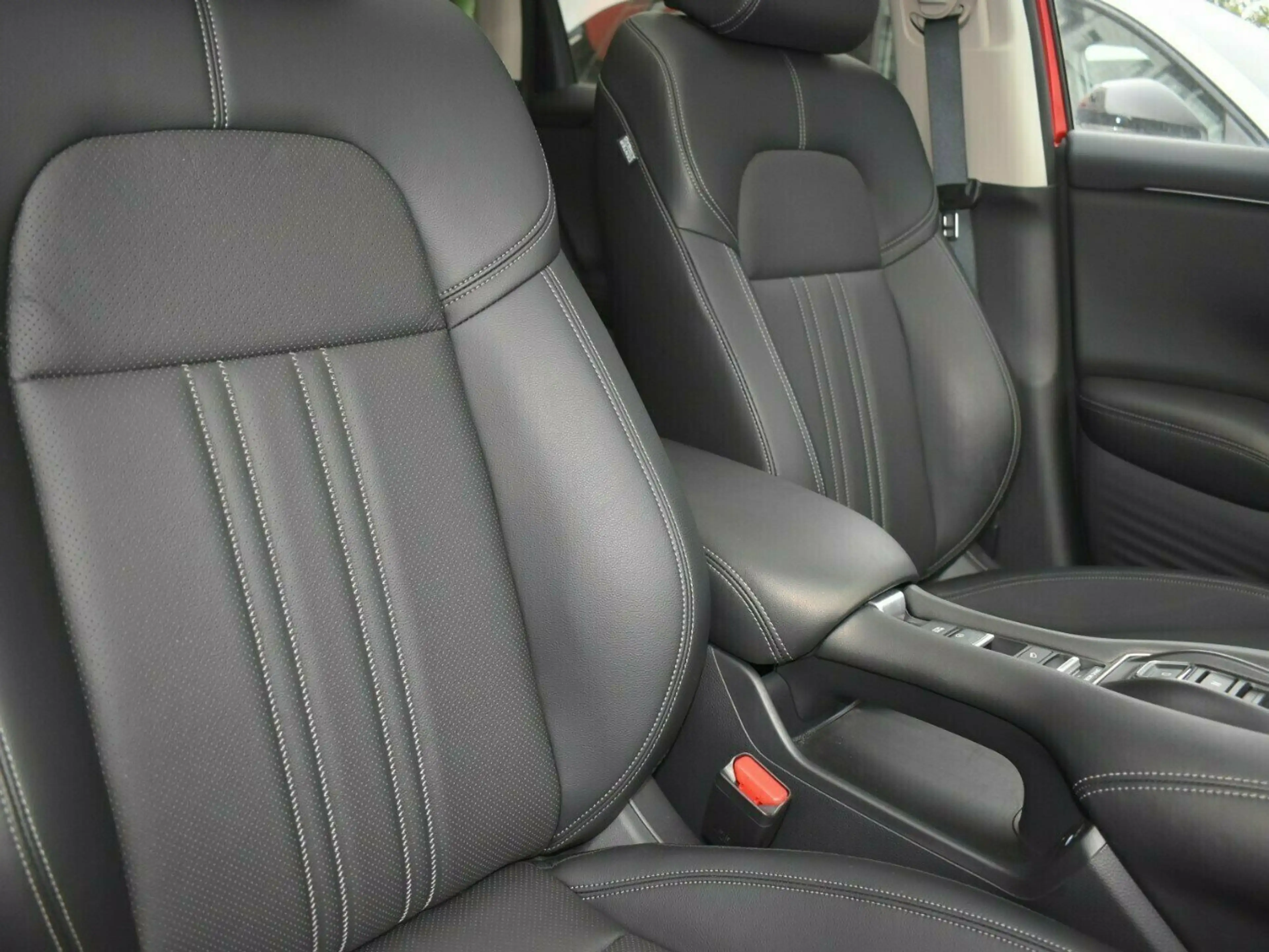 Honda ZR-V e:HEV Advance — photo 4