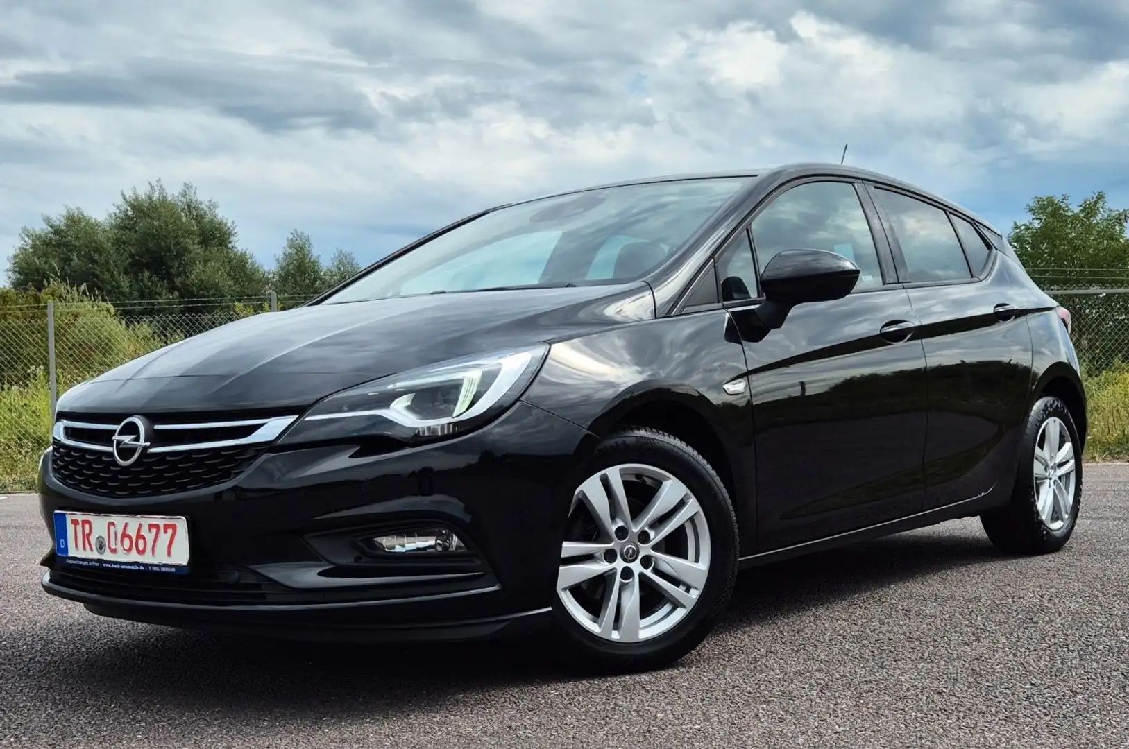Opel Astra K 1.4 Lim. 5-trg. Active, LED, Tempomat. Schwarz - 1