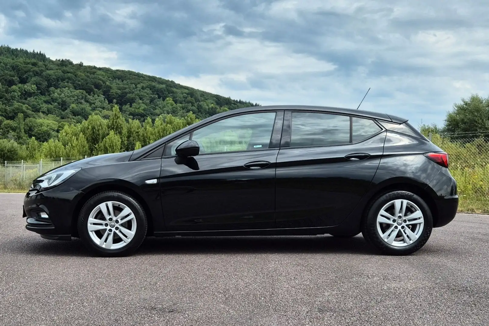 Opel Astra K 1.4 Lim. 5-trg. Active, LED, Tempomat. Schwarz - 2