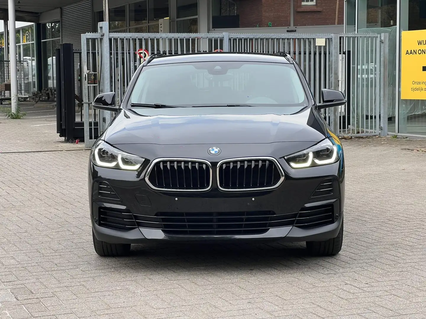 BMW X2 S-Drive 16d Schwarz - 2