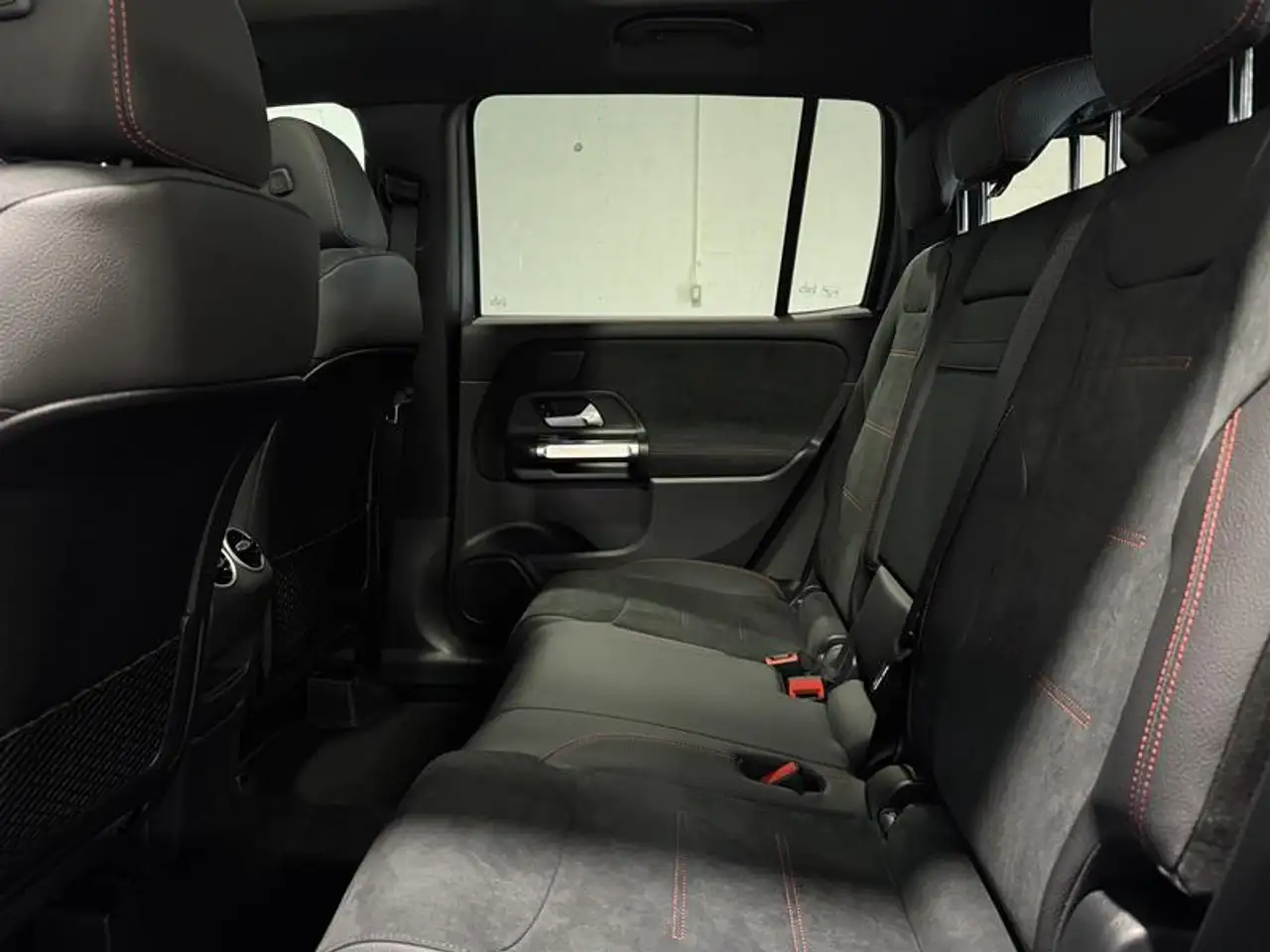 Mercedes-Benz GLB photo Mercedes-Benz GLB