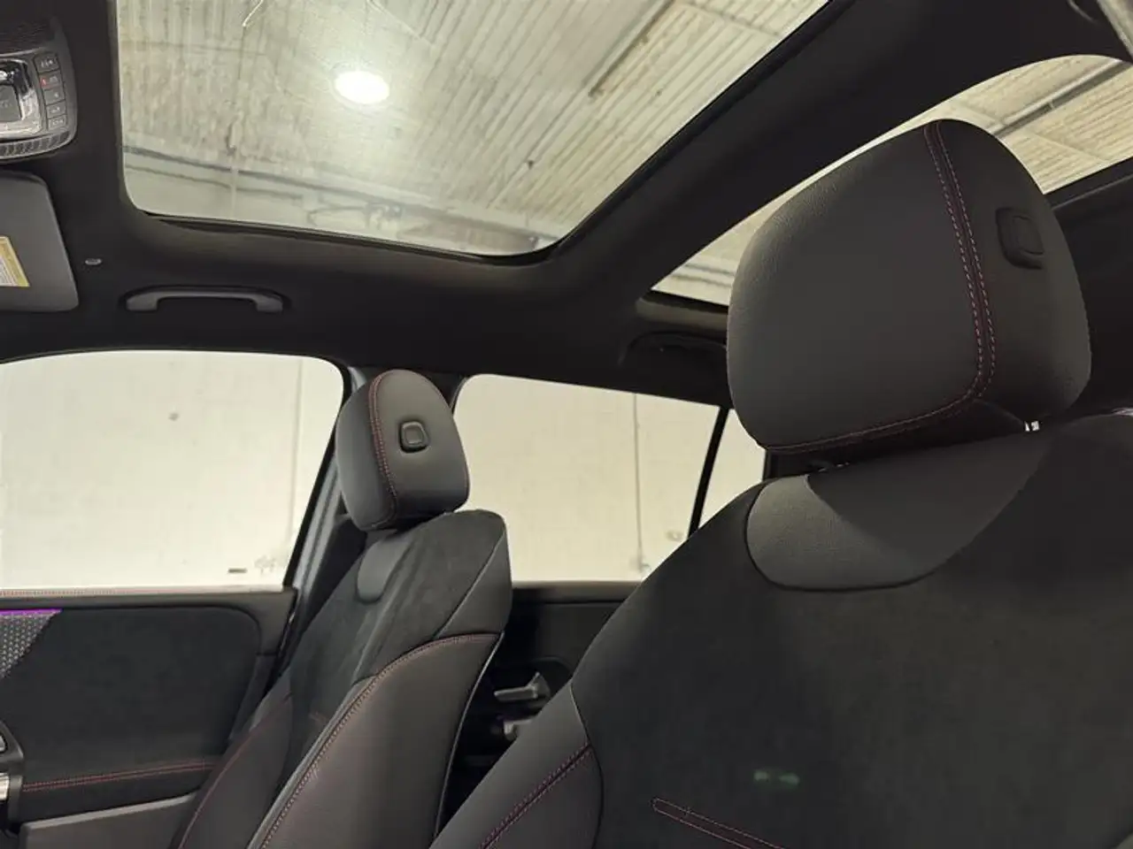 Mercedes-Benz GLB photo Mercedes-Benz GLB