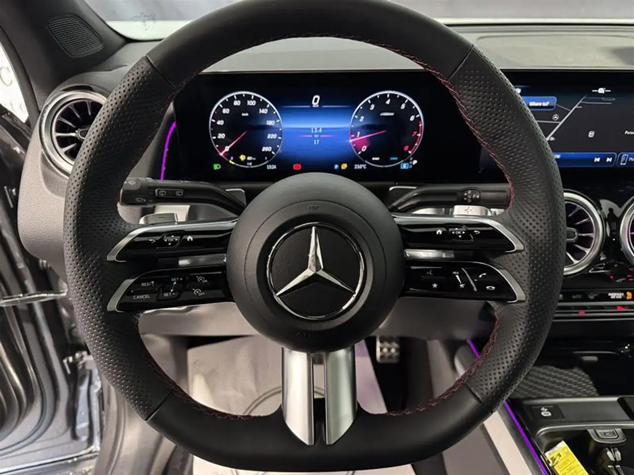 Mercedes-Benz GLB photo Mercedes-Benz GLB