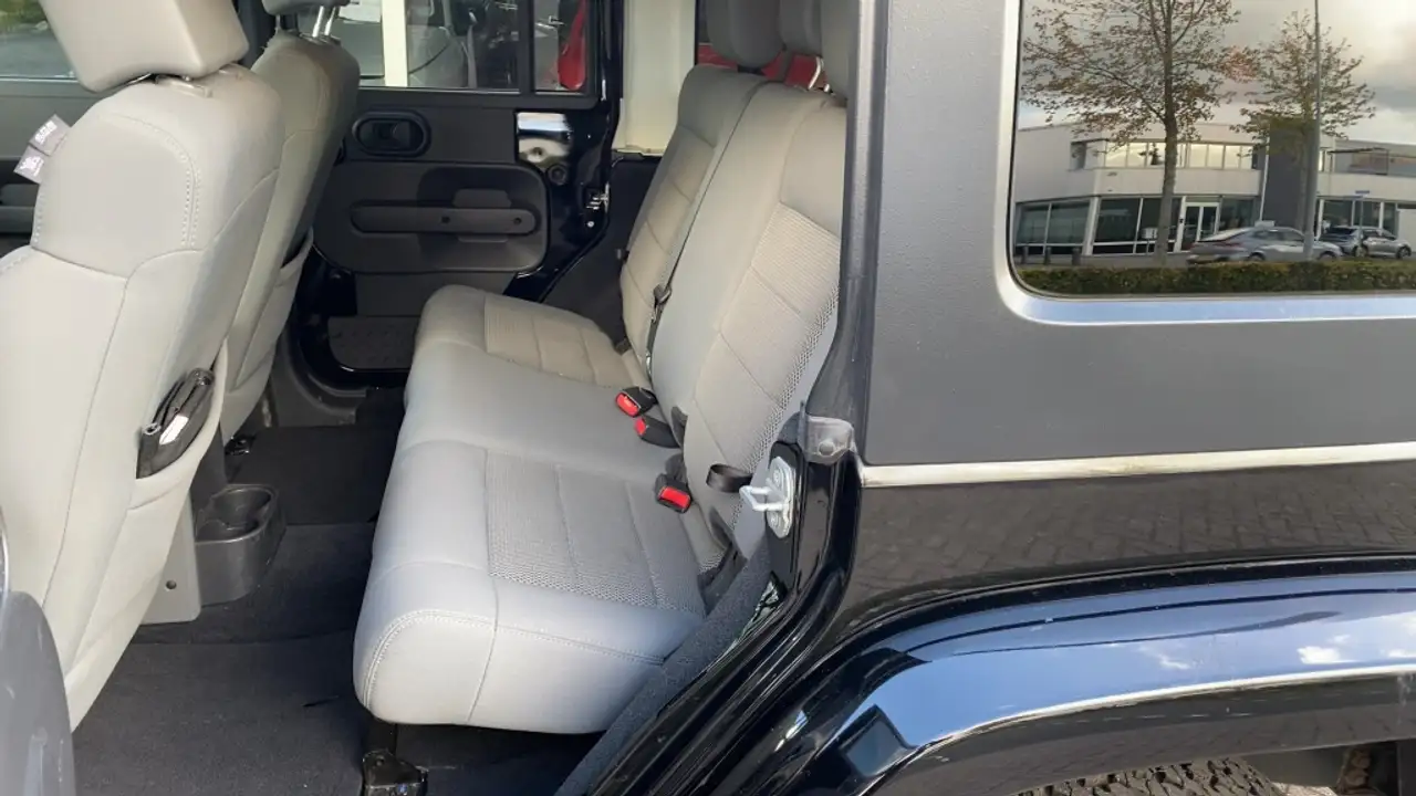 Jeep Wrangler Unlimited 2.8 CRD Sahara | 177 ch | BVA | Hard top | GPS | Sono Infinity | Régulateur de vitesse