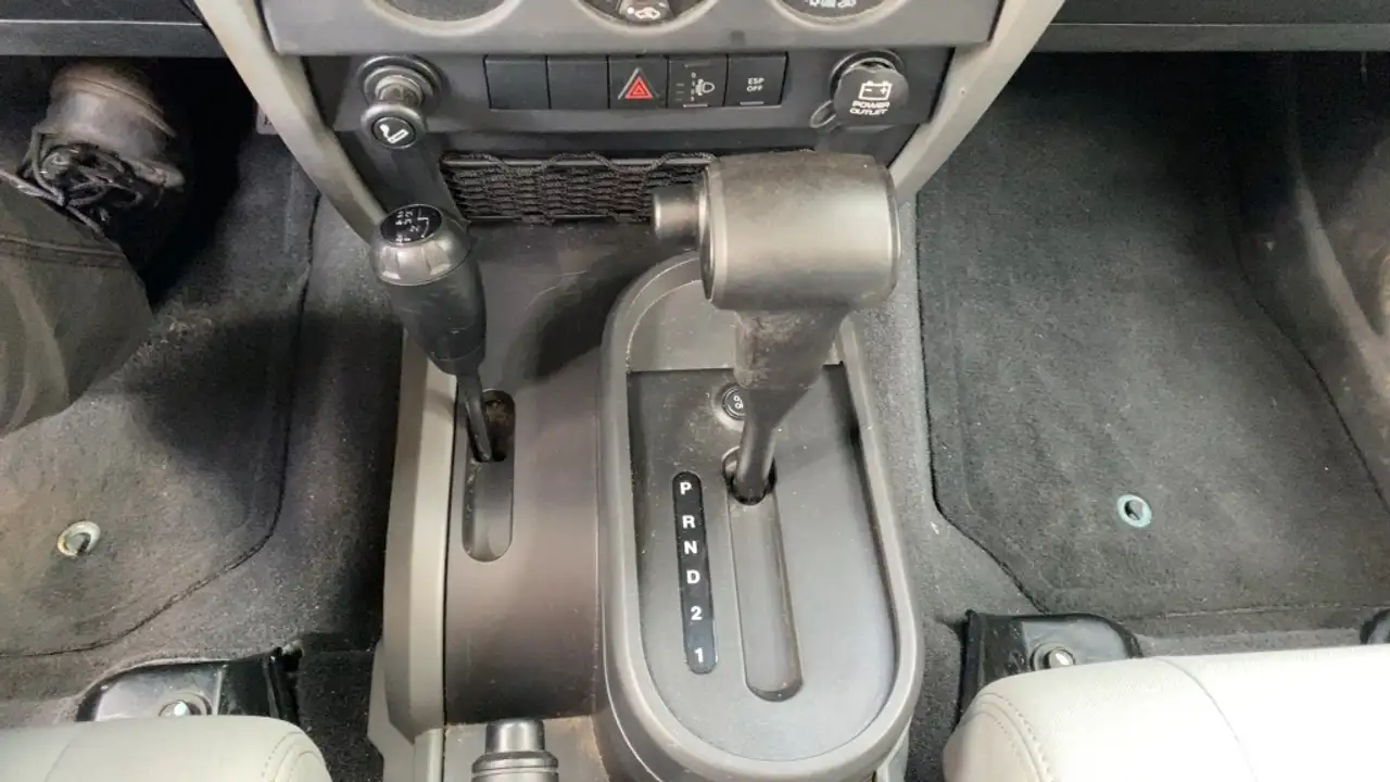 Jeep Wrangler Unlimited 2.8 CRD Sahara | 177 ch | BVA | Hard top | GPS | Sono Infinity | Régulateur de vitesse