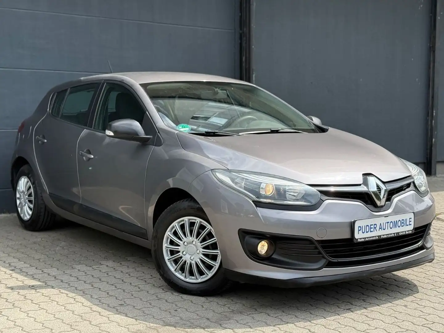 Renault Megane III 1.2 Lim. 5-trg. Facelift 132PS Klima Gris - 1