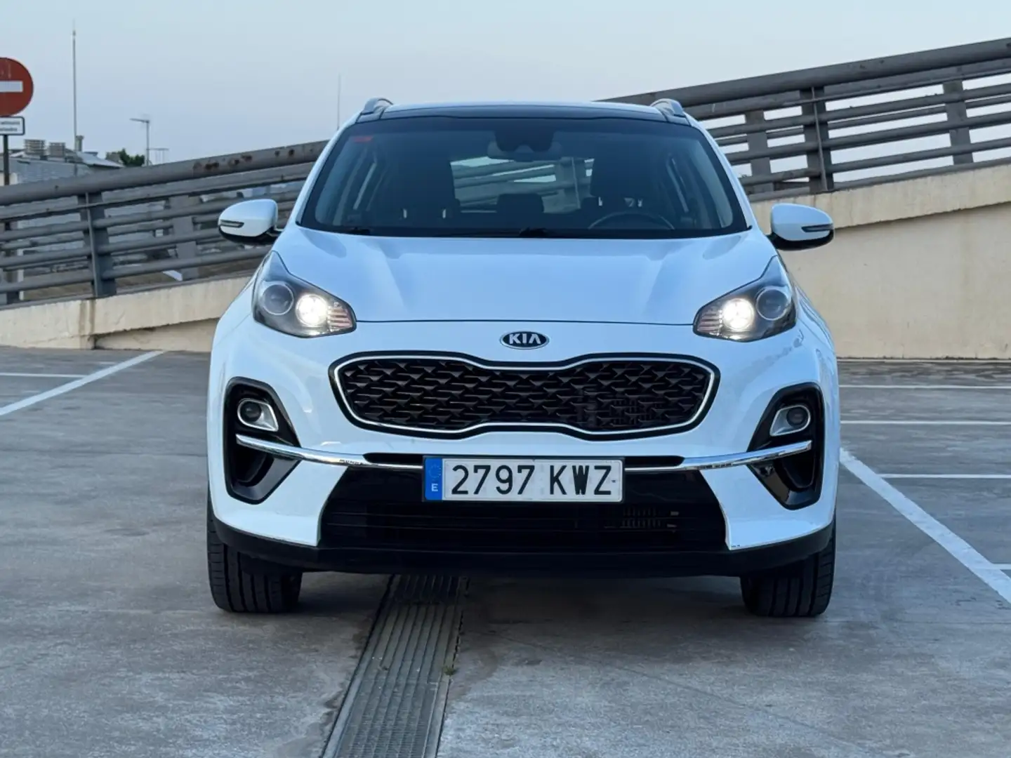 Kia Sportage 1.6 CRDi Drive Plus 4x2 115 Blanc - 2