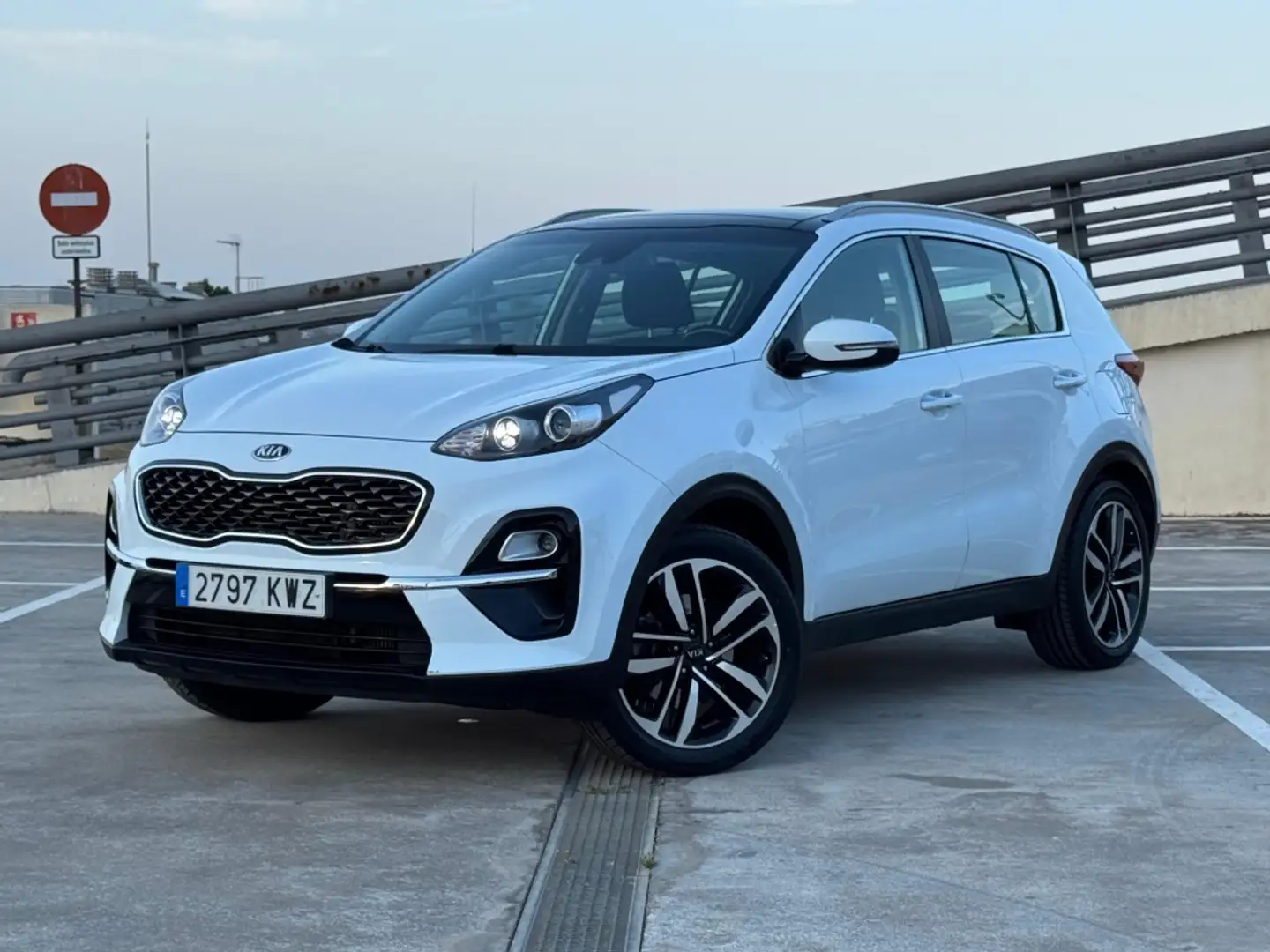 Kia Sportage 1.6 CRDi Drive Plus 4x2 115 Blanc - 1