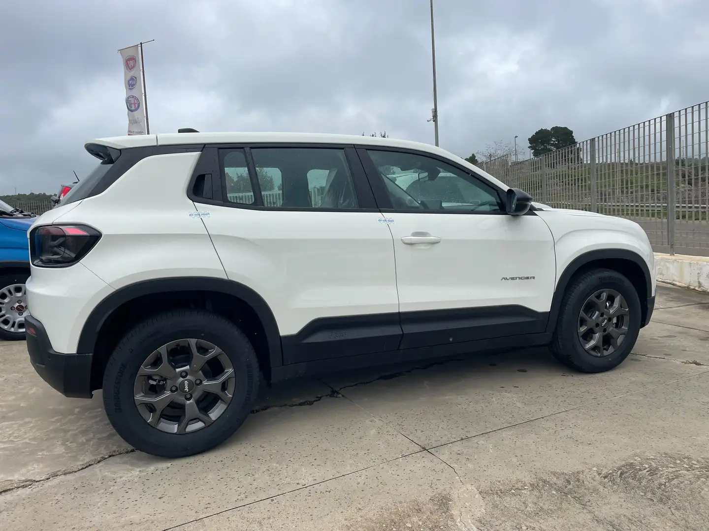 Jeep Avenger 1.2 turbo Longitude 100 CV MY 25 (NUOVA) Blanc - 2