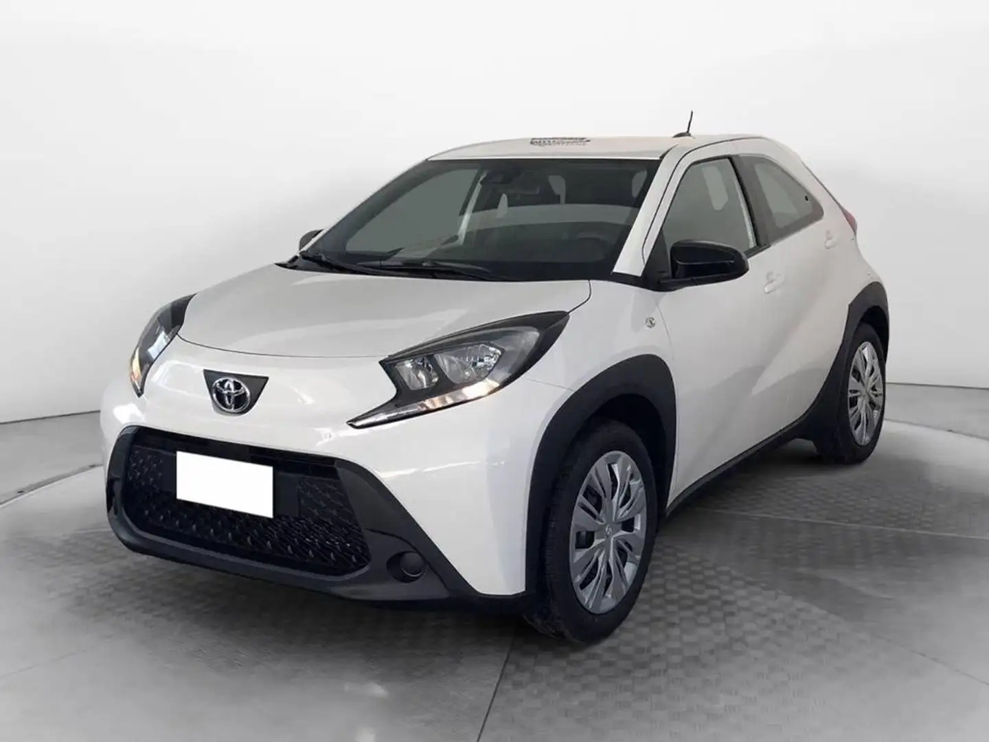 Toyota Aygo X 1.0 Active 72cv Bianco - 1