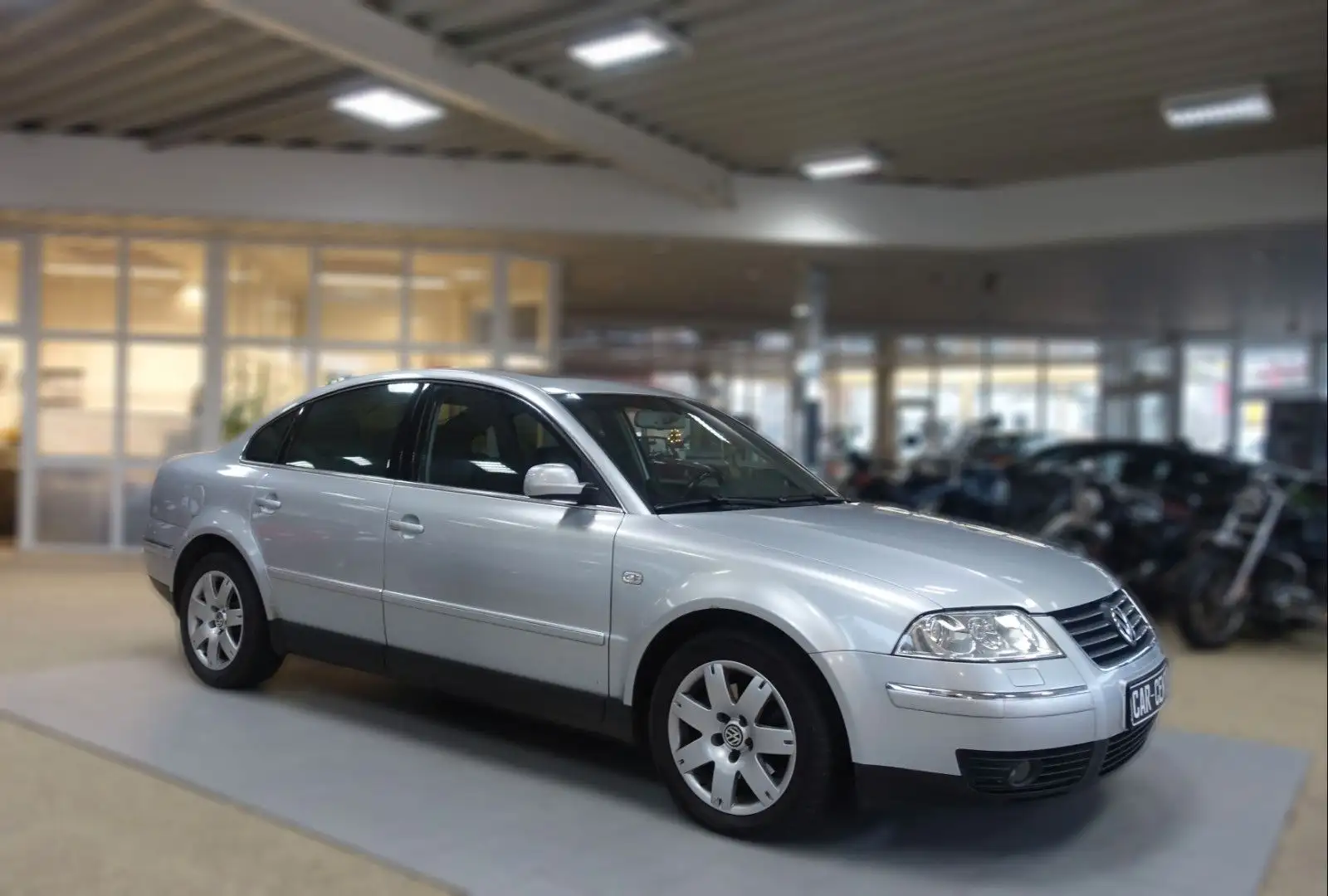 Volkswagen Passat Lim. Highline / SHZ / TEMPOMAT / AUTOM. Silber - 2
