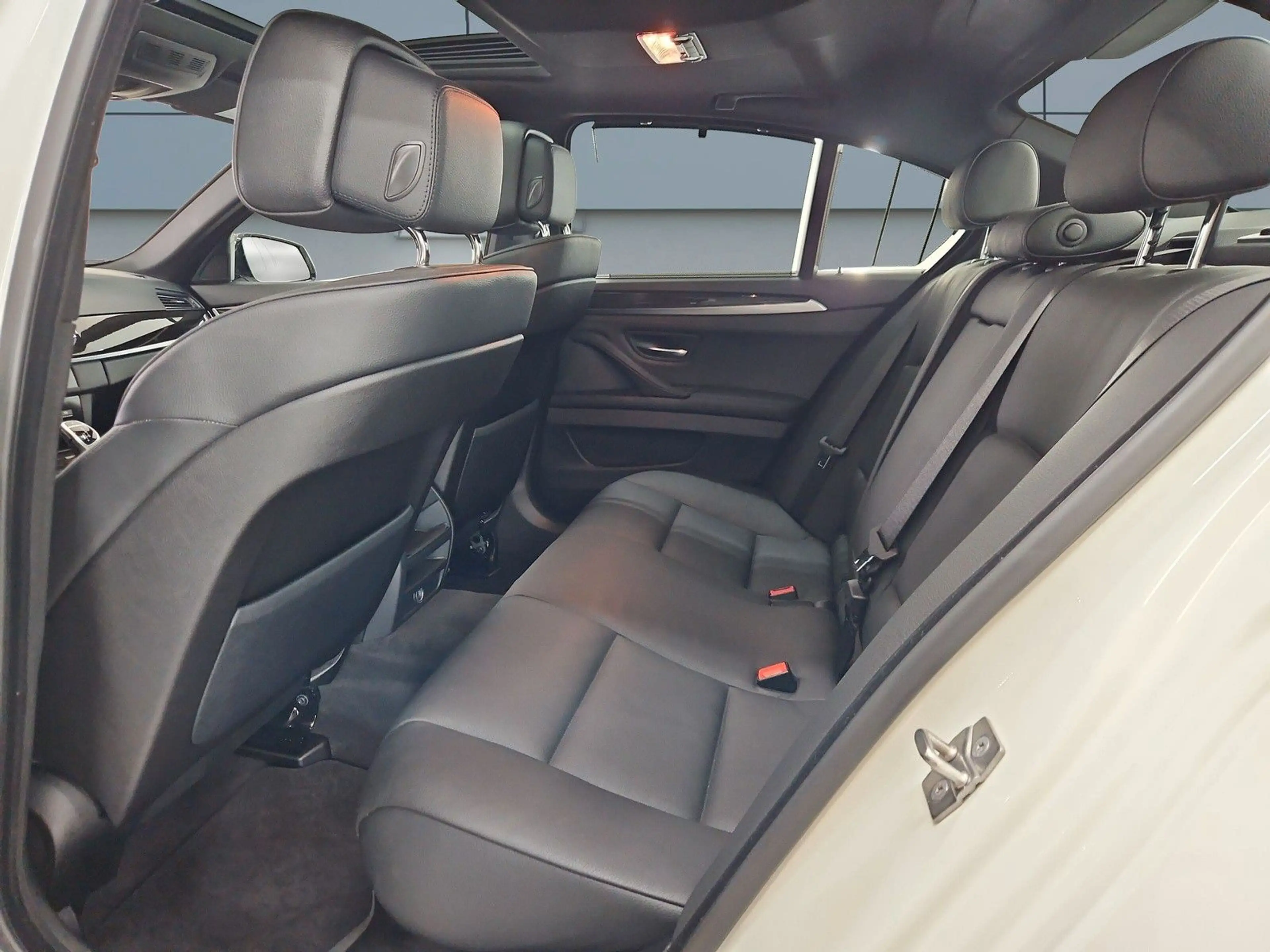 BMW 535 i Lim M-Paket MEM*SHZ*NAV*CAM*S-DACH*PDC*ROLL — photo 8