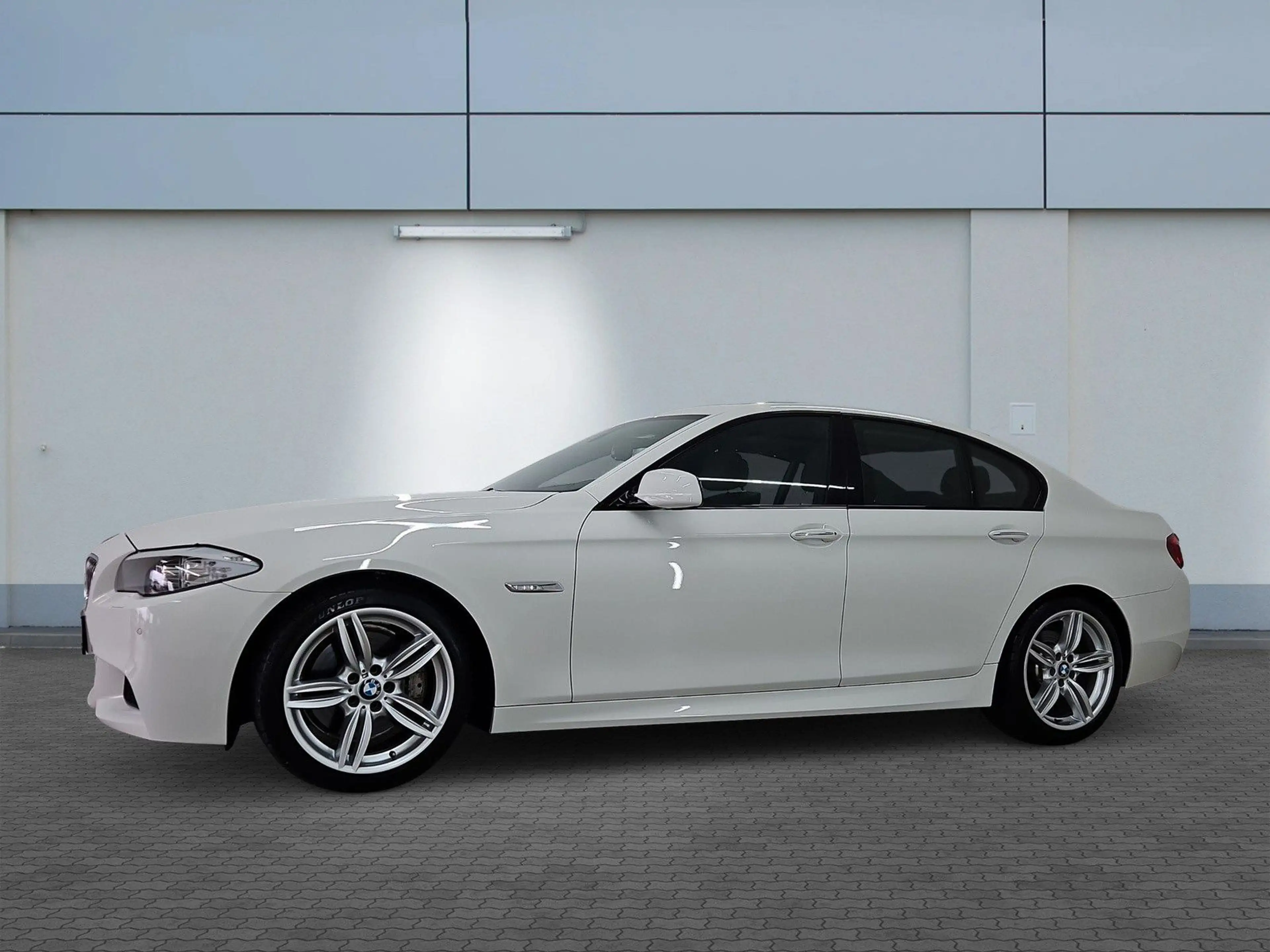 BMW 535 i Lim M-Paket MEM*SHZ*NAV*CAM*S-DACH*PDC*ROLL — photo 4