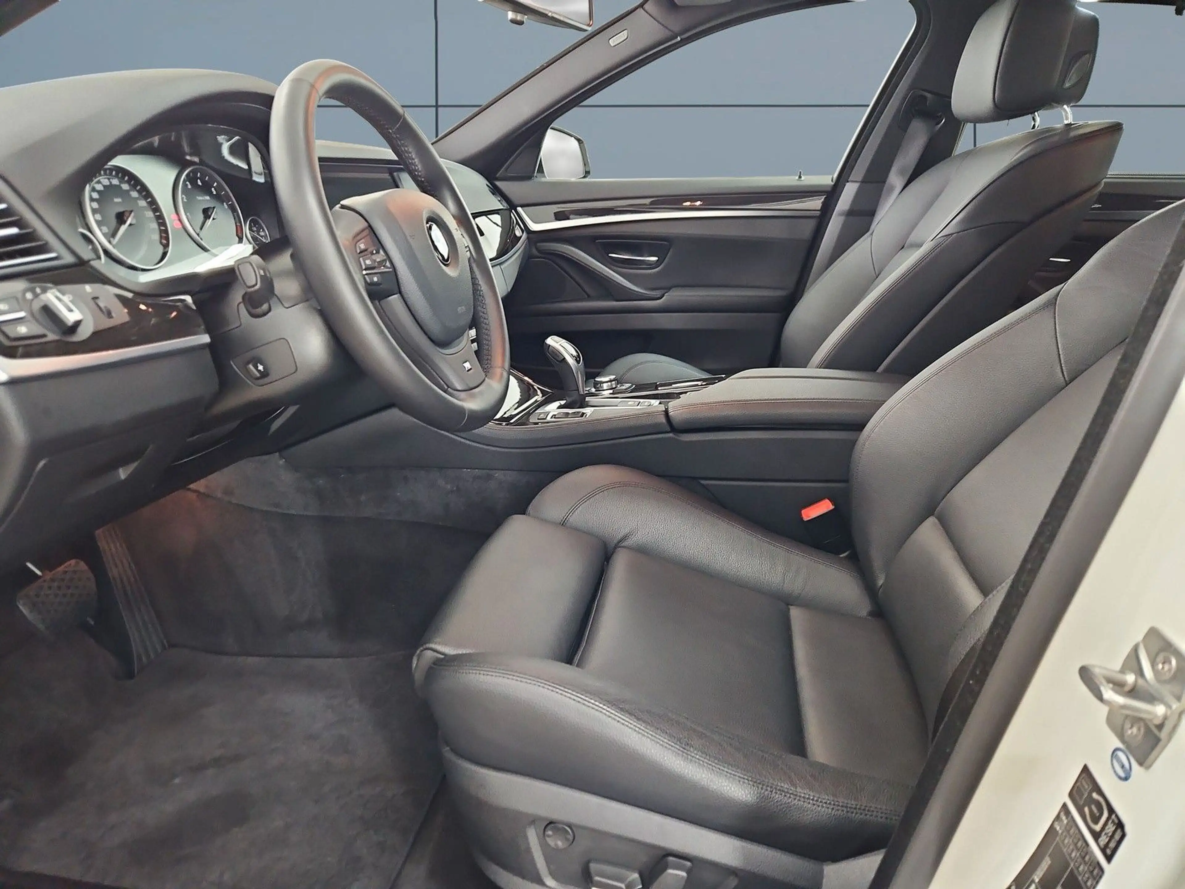 BMW 535 i Lim M-Paket MEM*SHZ*NAV*CAM*S-DACH*PDC*ROLL — photo 7