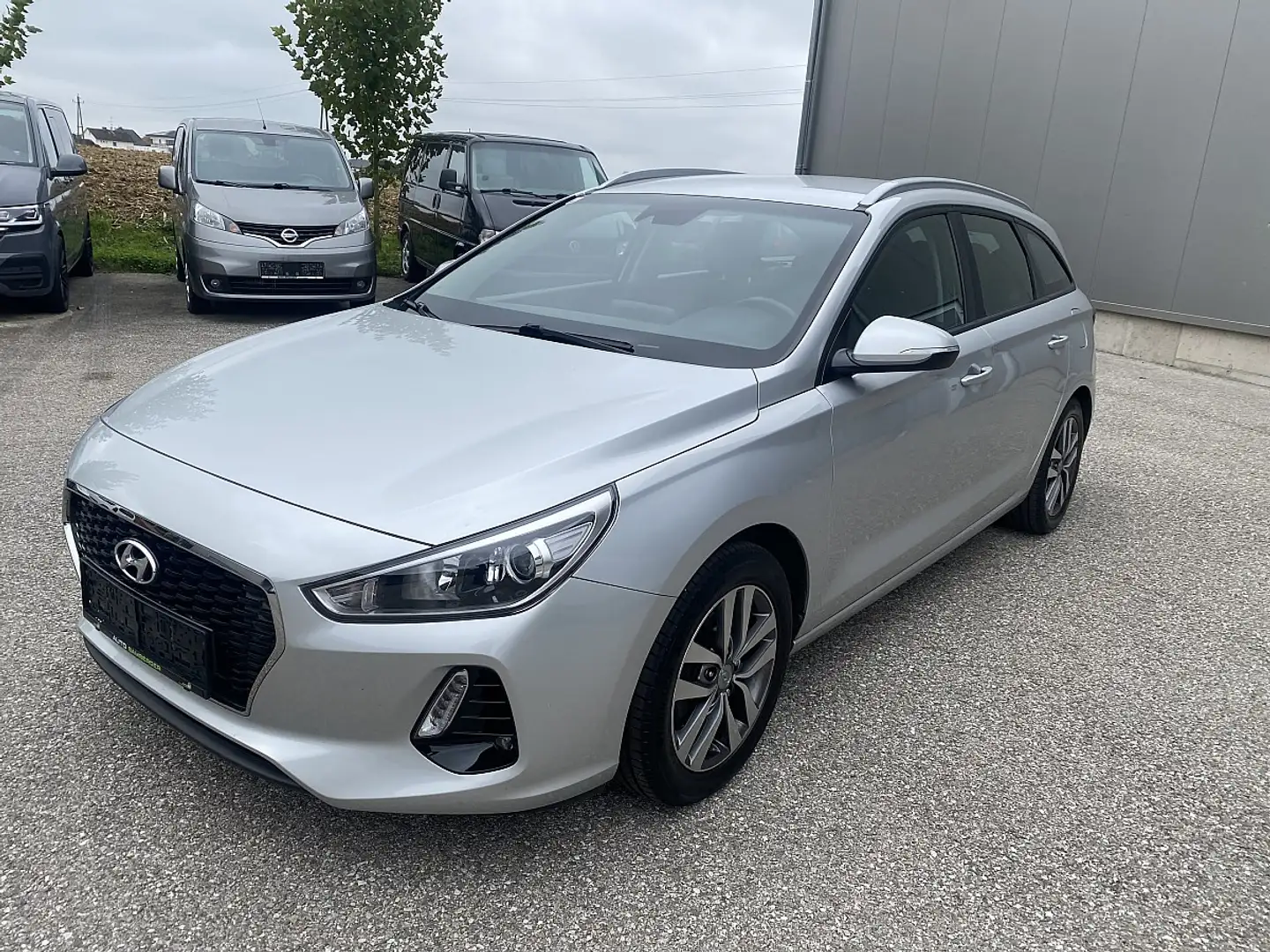 Hyundai i30 CW #Rückfahrkam#sitzheiz#navi#multi Noir - 2