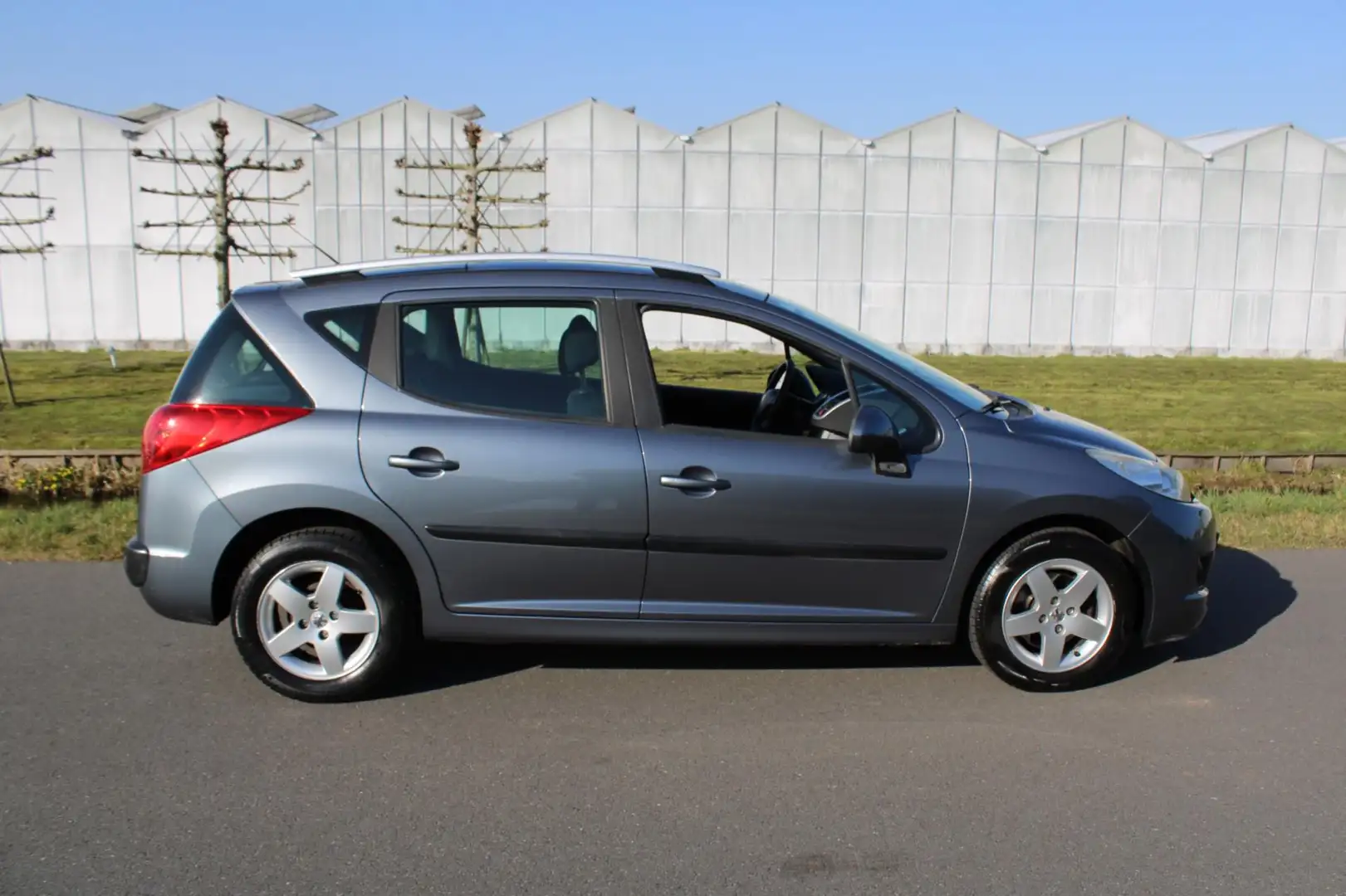 Peugeot 207 SW 1.4 VTi X-line met Airco en Panoramadak Grijs - 2