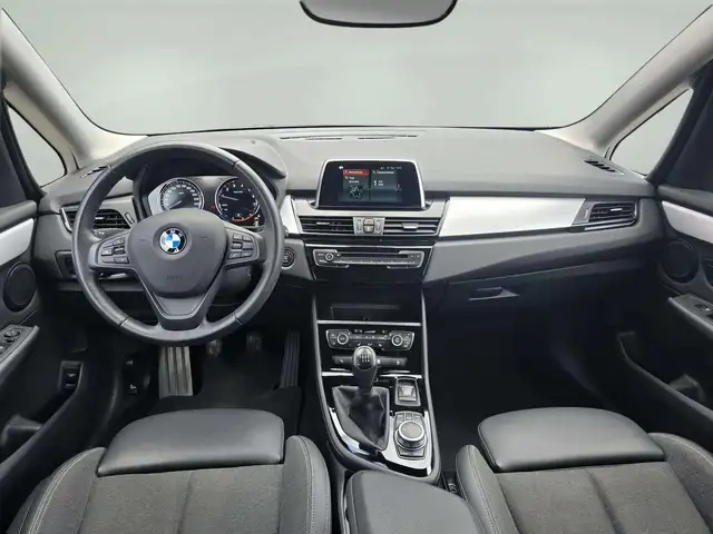 BMW 2 Series view 11