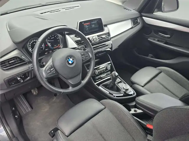 BMW 2 Series view 10