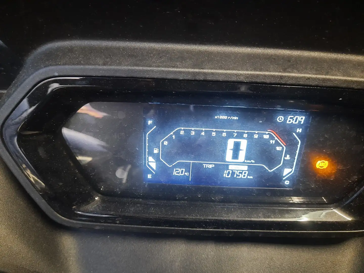 Yamaha X-Max 125 Base Schwarz - 2